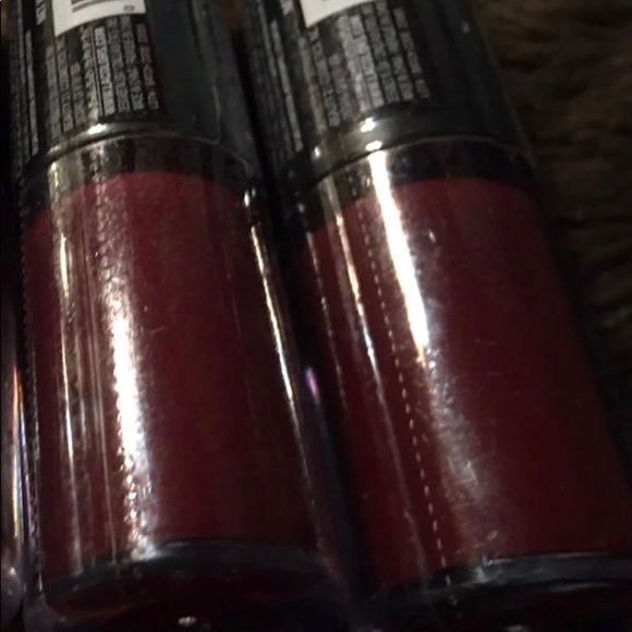 Pout Lipgloss Lot of 2 Matte XOXO L.A. Colors NEW! - Picture 2 of 3